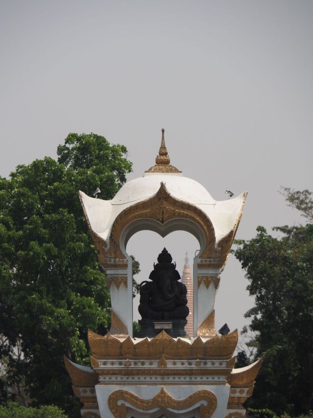Wspaniały widok z królewskiego okna. Pałac Ramy VI
